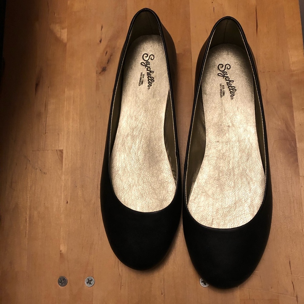 Seychelles leather flats - never worn
